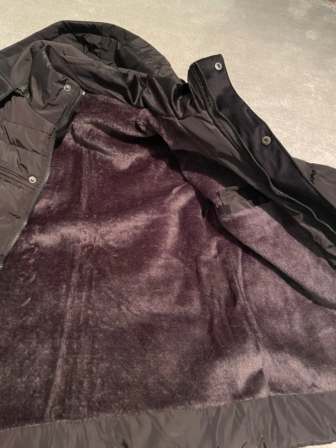 Svart pufferjacka med huva - 1