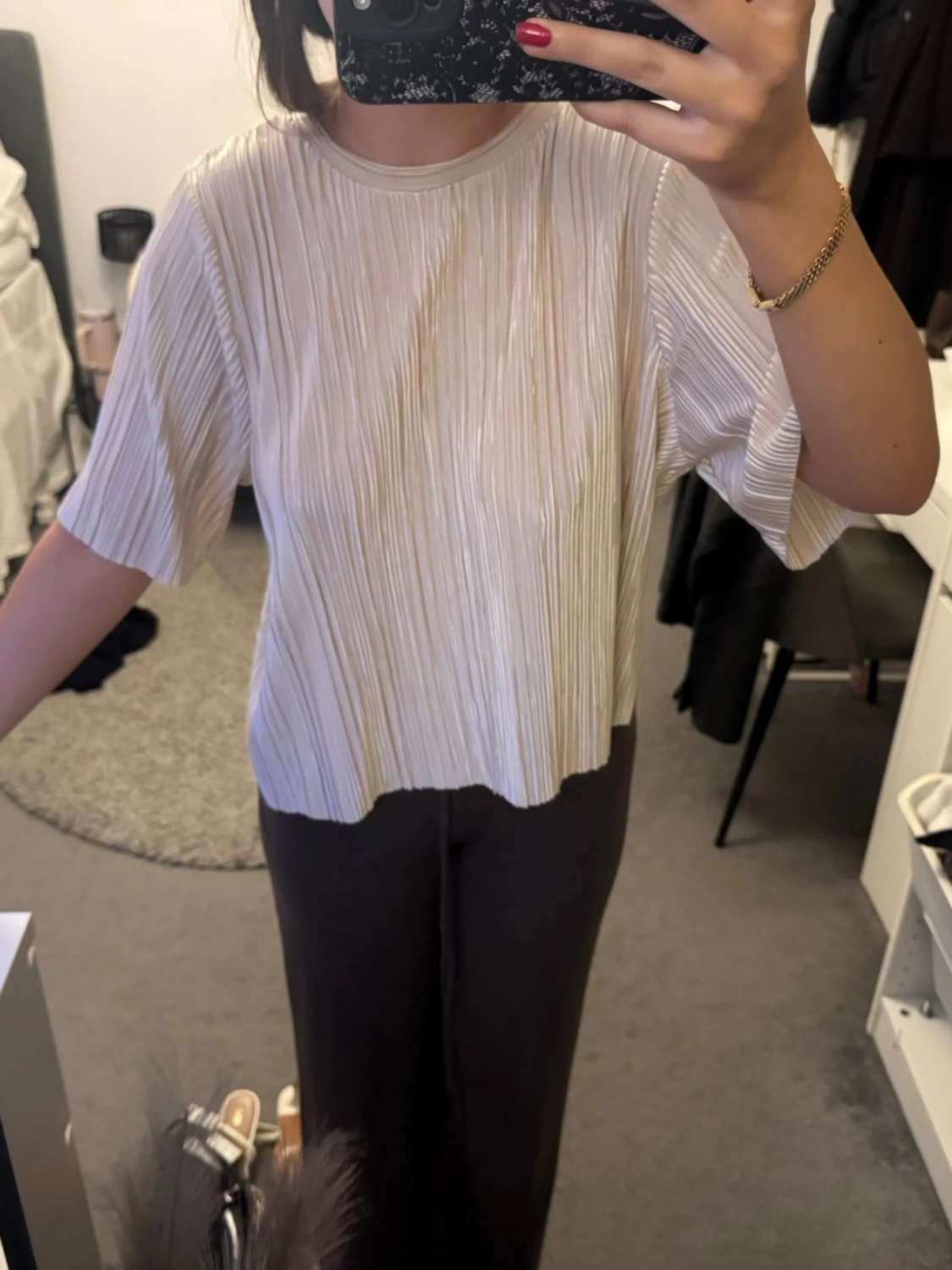 Ljusbeige plisserad blus