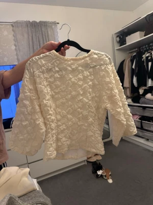 Vit blus - Vit blus från Carin western blivit använd ett par gånger! 