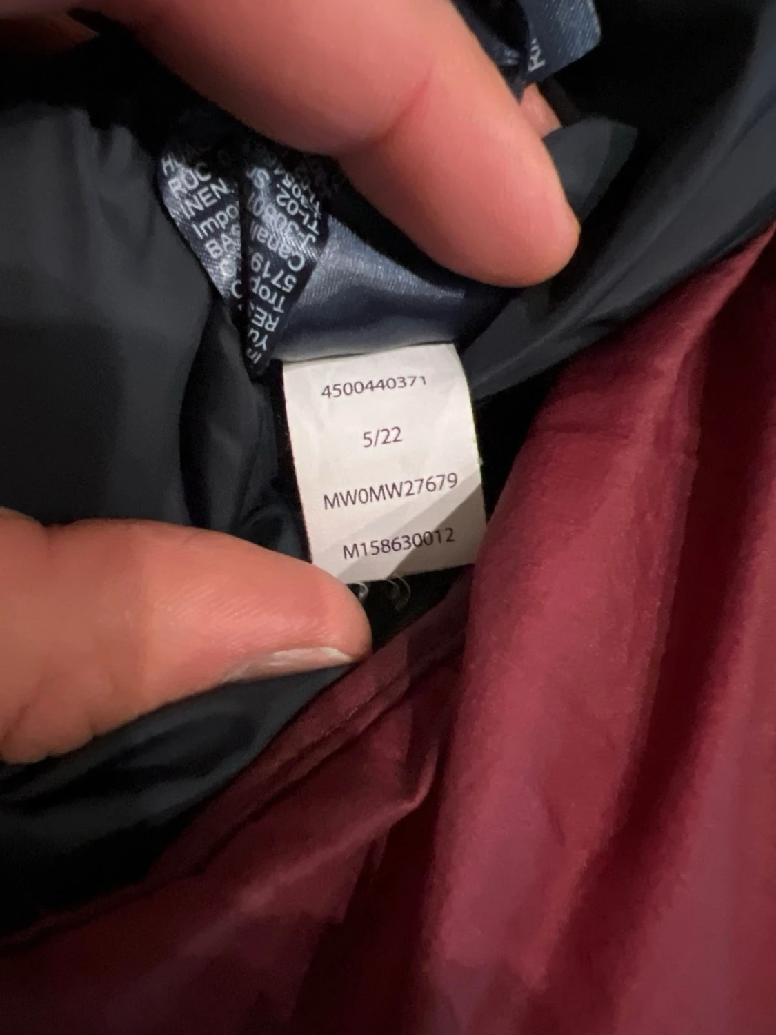 Vinröd pufferjacka från Tommy Hilfiger - 2