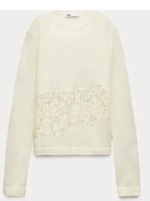 Vit tröja med spetsdetalj från Zara SÖKER - Söker denna Zara sweatern i storlek xs/s eller M!. Hör gärna av er om ni har en så kan vi diskutera pris! 
