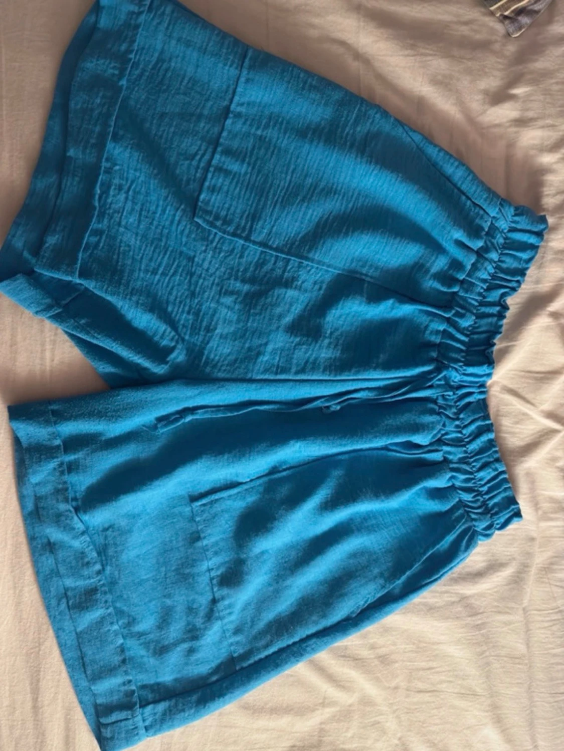 Blå loose shorts med resårmidja