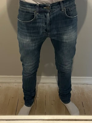 Dondup jeans  - Dondup Dian jeans - Slim fitt passform - Storlek 30 - nypris 2500kr - skriv vid frågor och funderingar!🕺