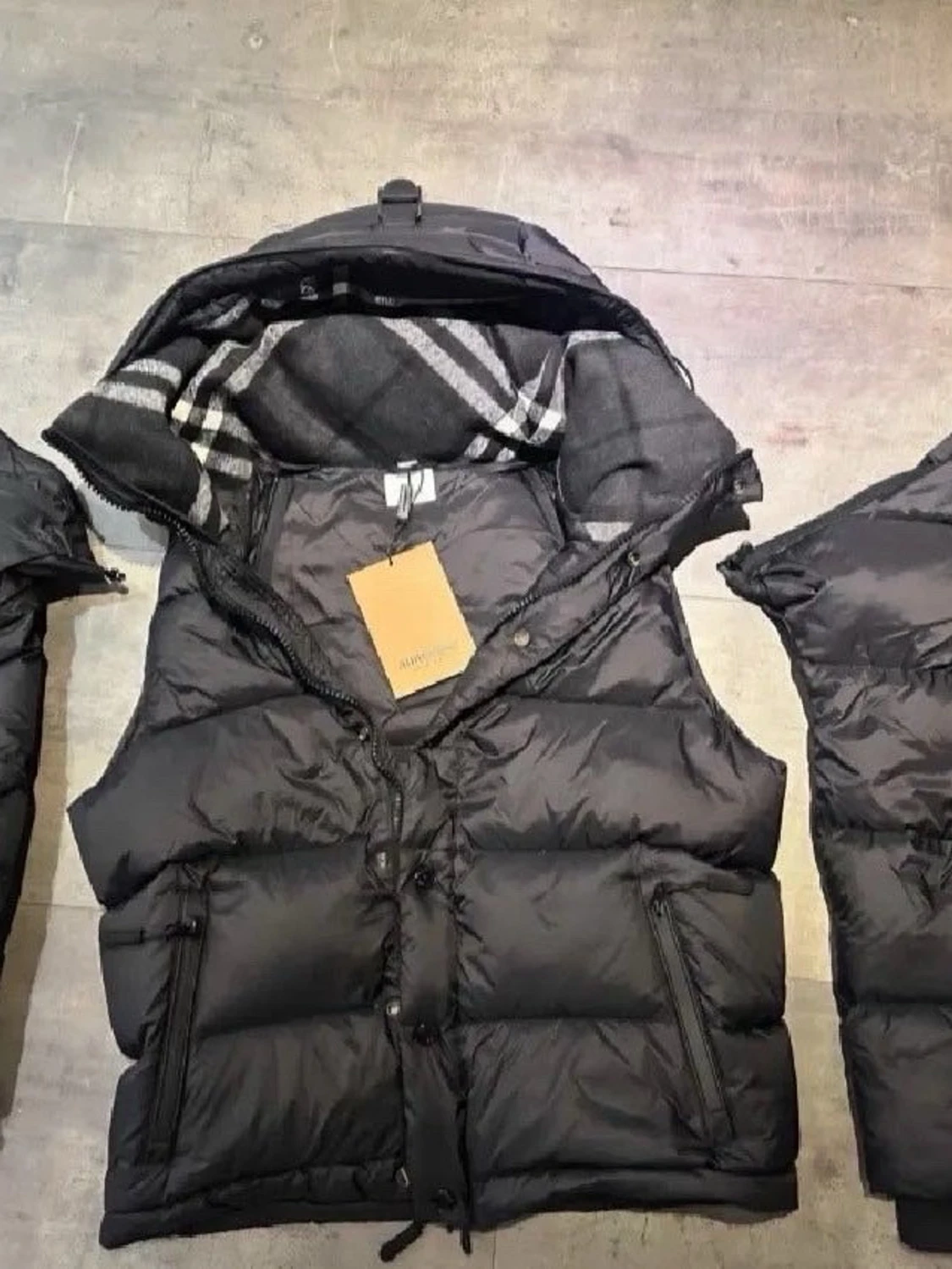 Svart pufferjacka från Burberry - 2