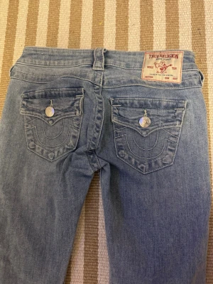 True Religion jeans - True Religion jeans i storlek 23 joey modell