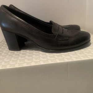 Skor st 37 - Snygga skin skor från rizzo  Dyra i inköp  St 37 