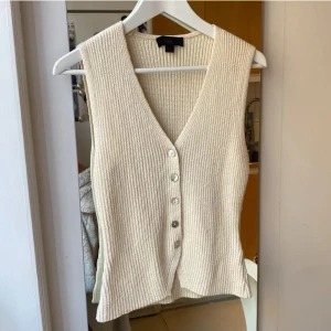Snygg stickad väst från Zara - Snygg stickad väst från Zara, storlek S 