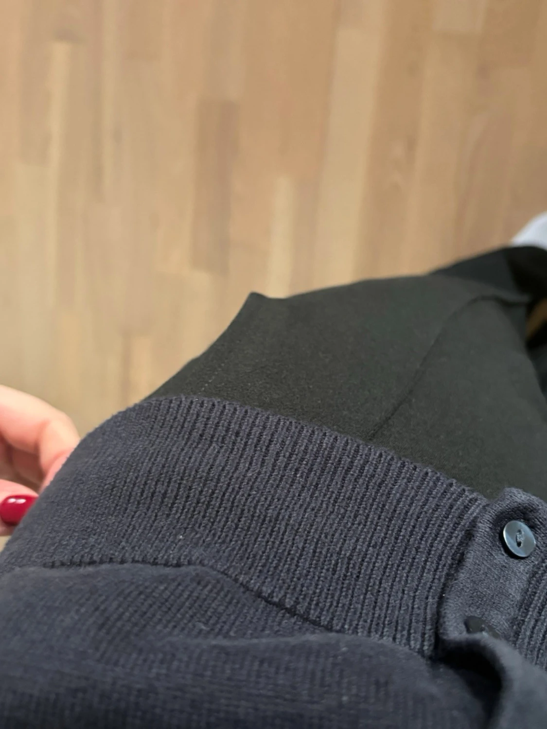 Svart kofta i bomull med knappar - 3