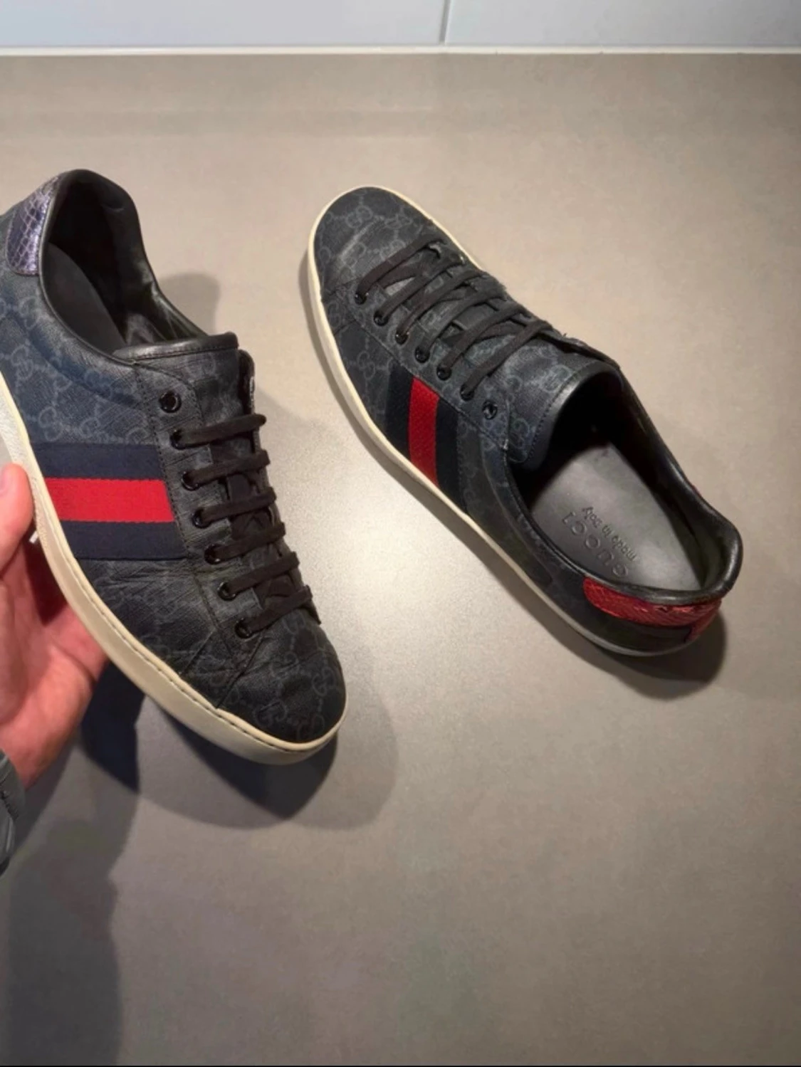 Gucci sneakers med röd och blå detalj - 6