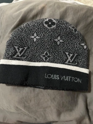 Mössa från L_V - säljer en L_V mössa som inte används längre. Postar inom 12h