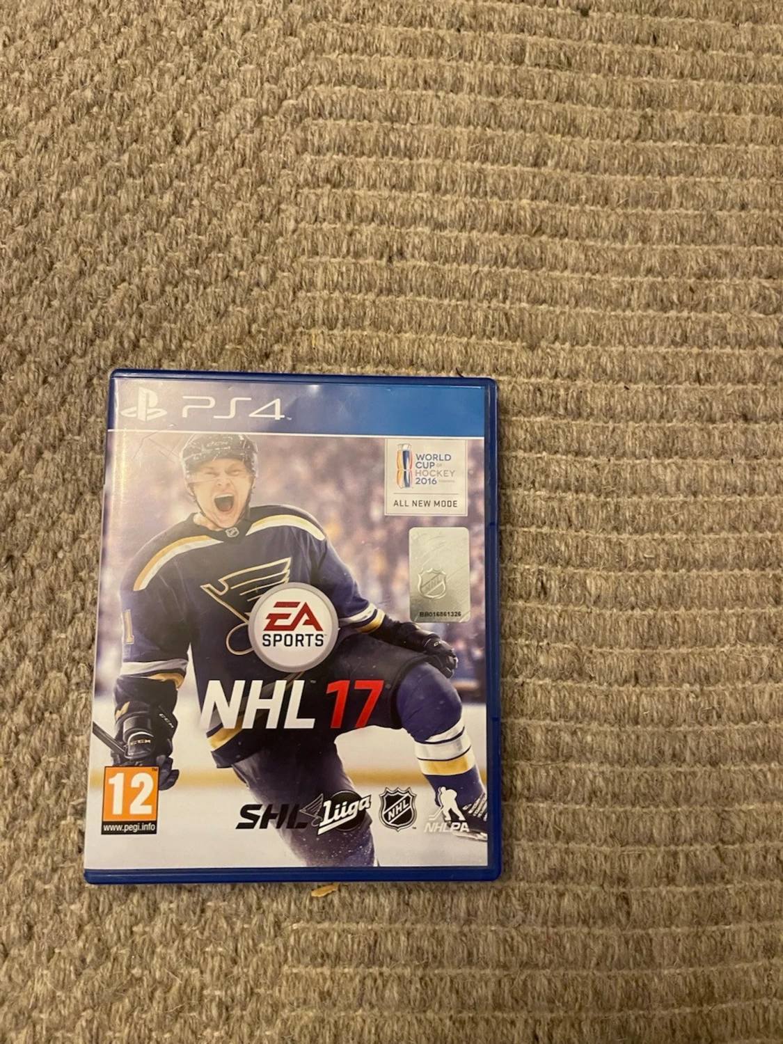 PlayStation 4 med 3 kontroller och 6 spel - 5