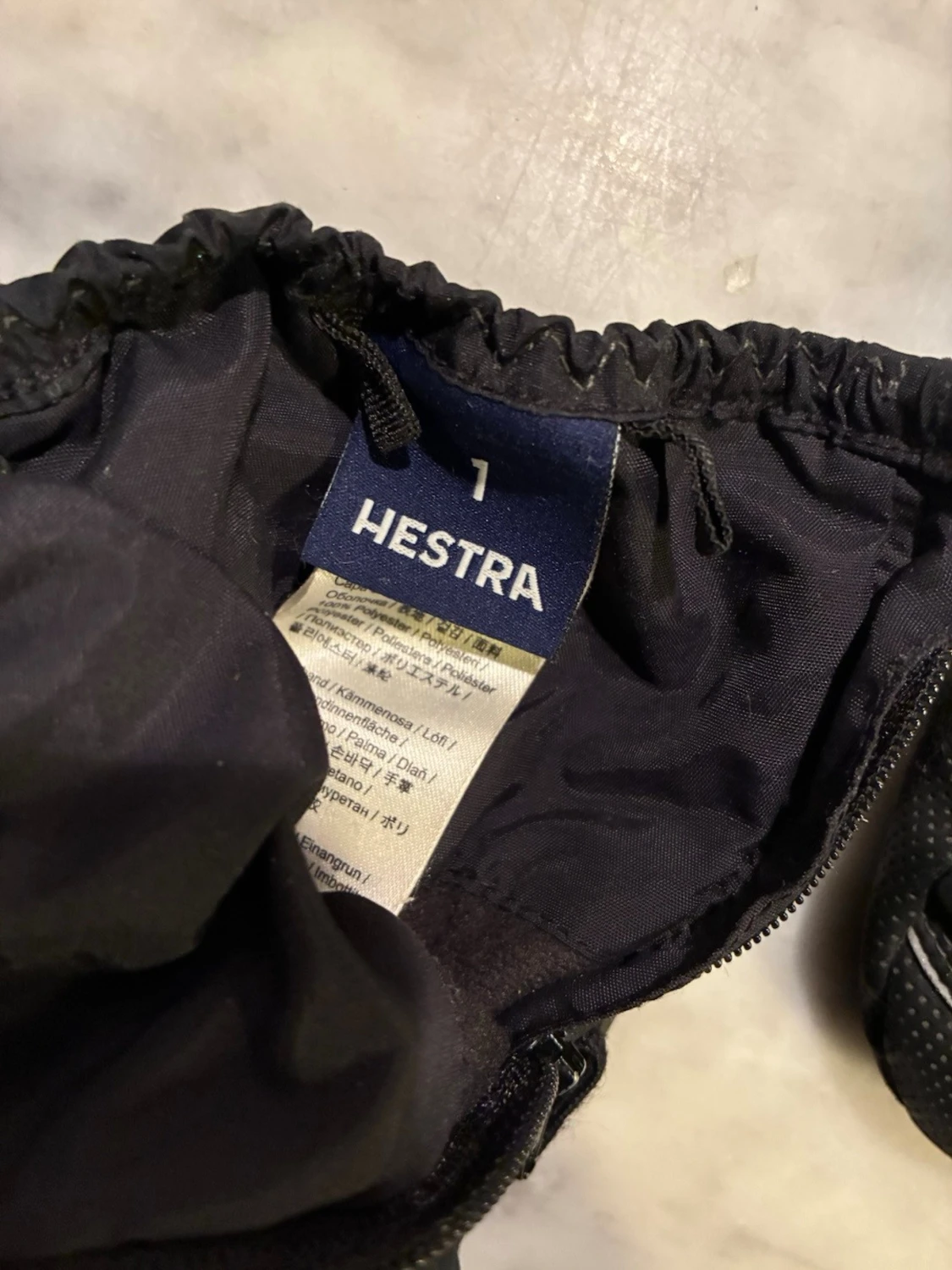 Svarta Hestra tumvantar med dragkedja - 1