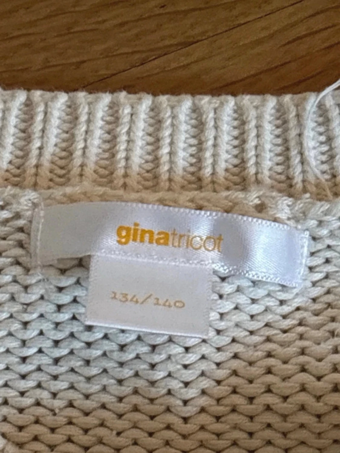 Vit kofta med fickor och knappar - 2