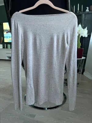 Intimissimi tröja - Beige Intimissimi tröja. Den är max använd 5 gånger och är i väldigt bra skick! Storlek S