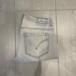Dondup George Jeans - Säljer nu dessa Dondup George Jeans, skriv för fler bilder/frågor🙌🏼