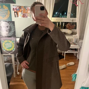 Brun kappa - Supersnygg kappa från H&M!!