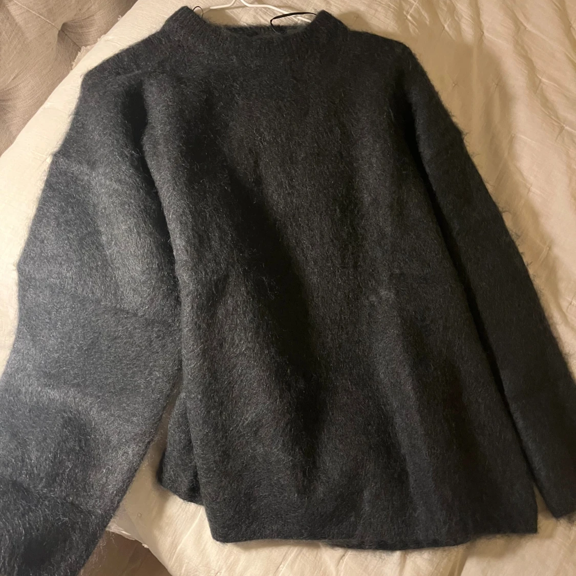 Svart mohairtröja från H&M premium  - 1