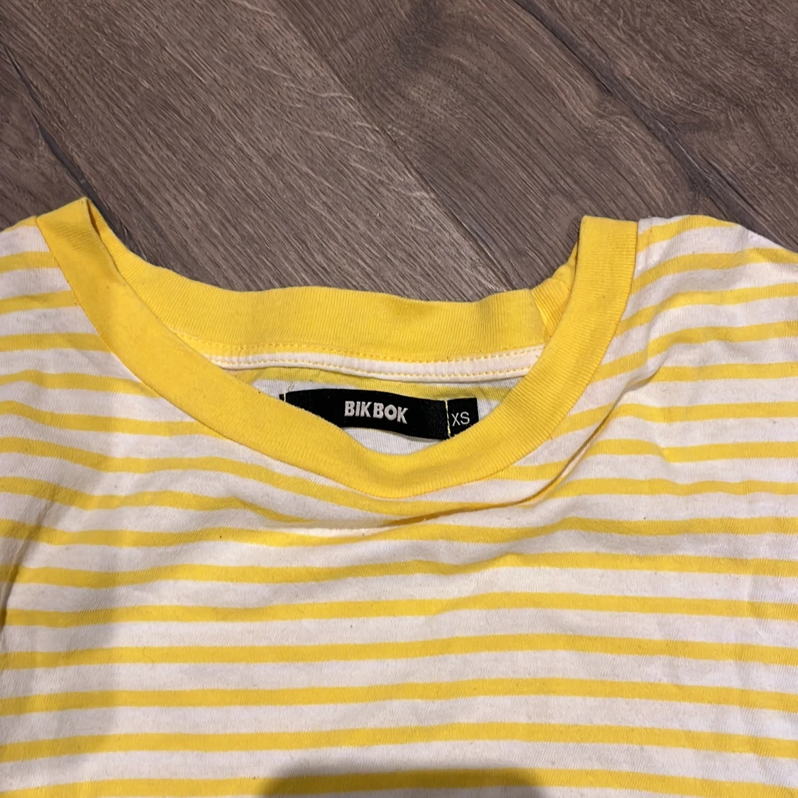 Gul och vit randig tröja Bik Bok XS - 1