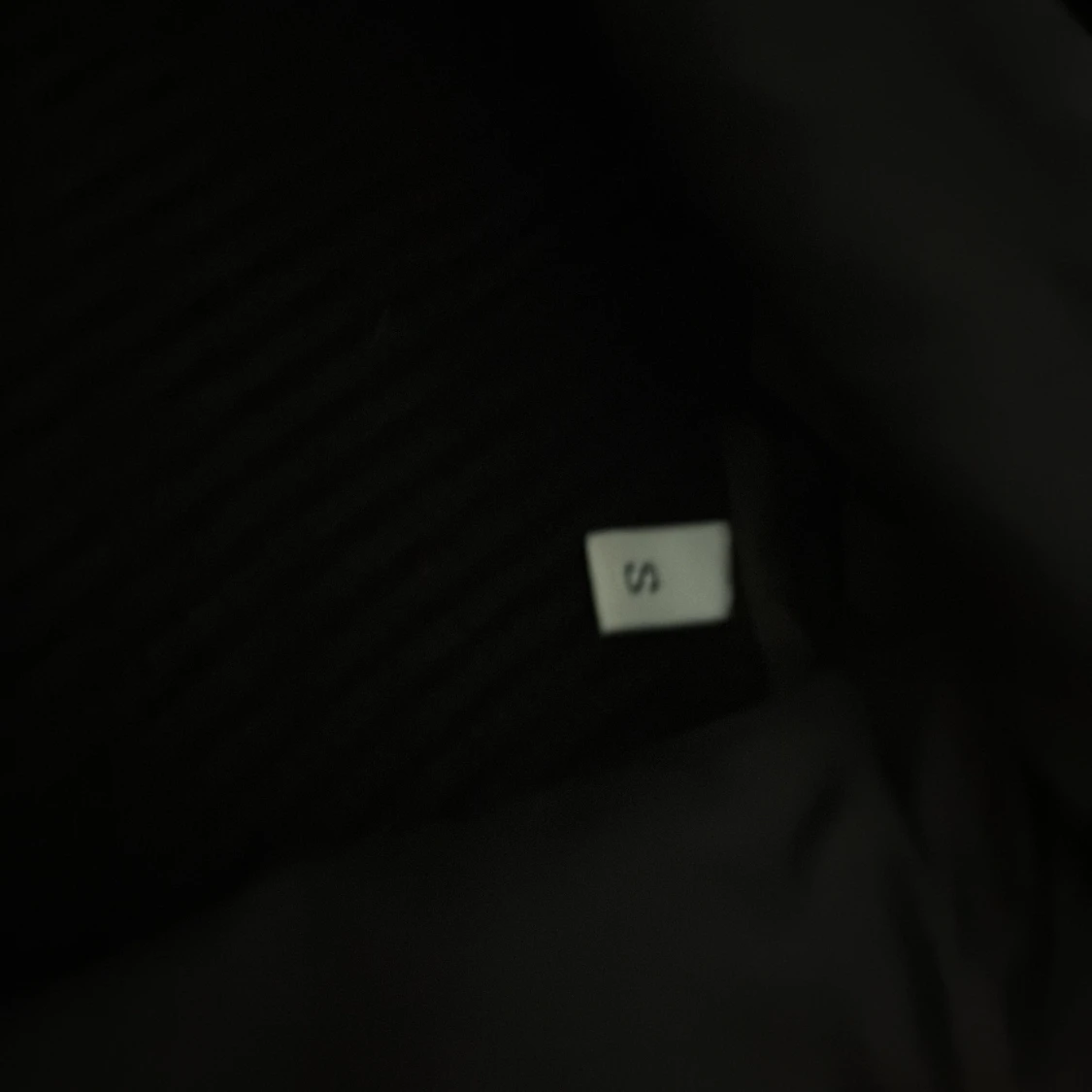 Svart dunjacka från Moncler med huva - 1