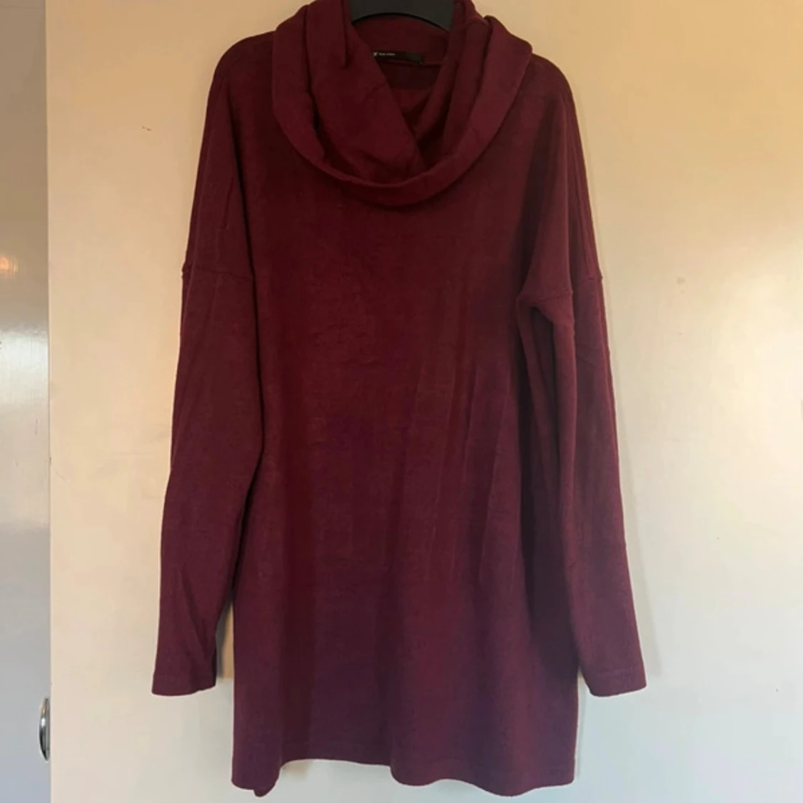 Vinröd polotröja från Only - 4