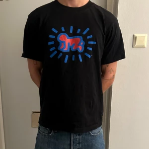 Doggy Tisha ;)  - Skön ”Doggy” Tisha från UNQL, i storlek M. 180, 65 kg! Skrih vid frågor. Må bäst// Vincent 