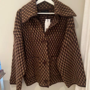 Stickad jacka/kofta  - Sååå fin 