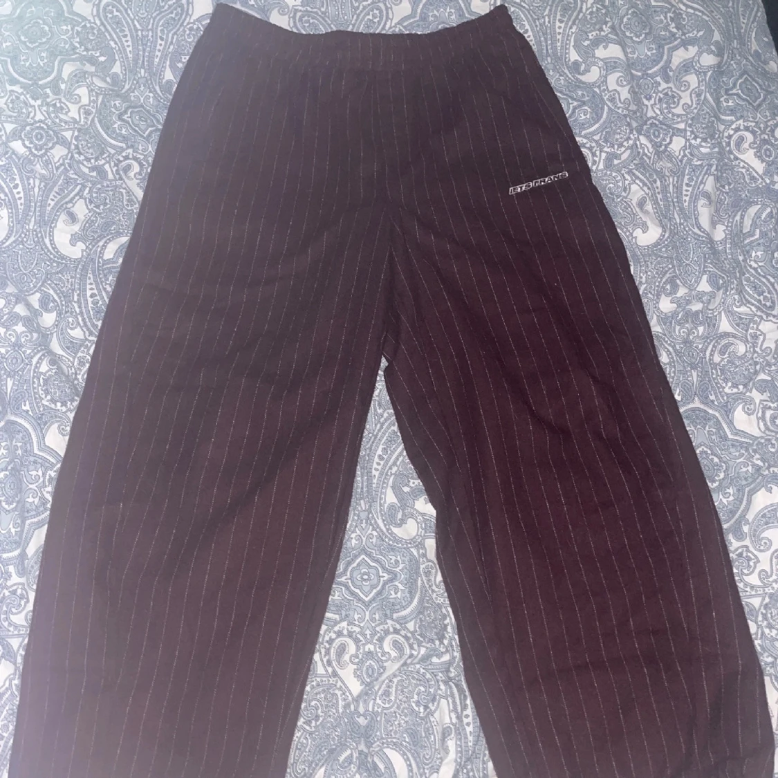 Vinröda baggy byxor från Iets Frans - 3