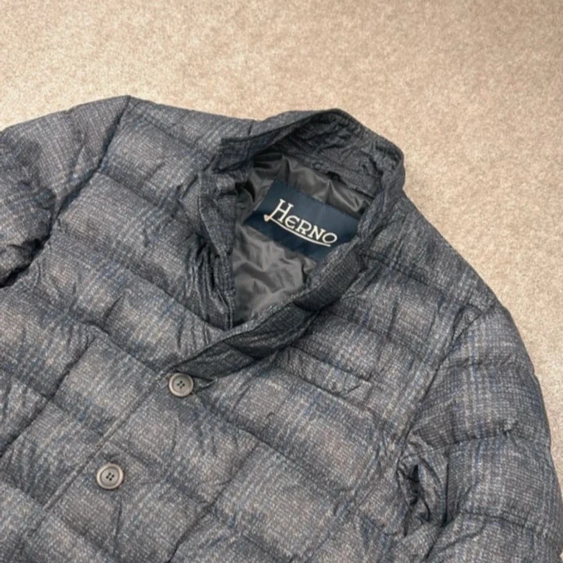 Grå rutig dunjacka från Herno - 3