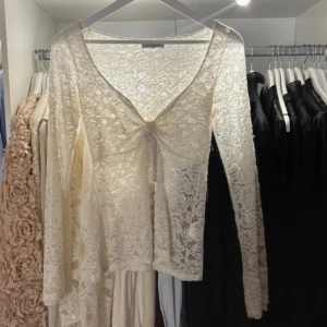 Design by si topp - Säljer min favorit tröja då den inte kommer till användning. Storlek M/L, använd men har mer att ge🩷