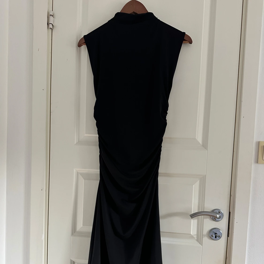 Svart långklänning från H&M - 1