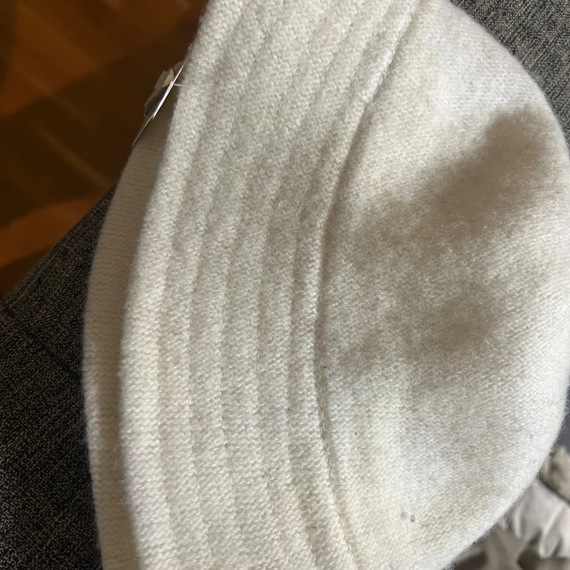 Vit bucket hat i ull från Cubus - 2