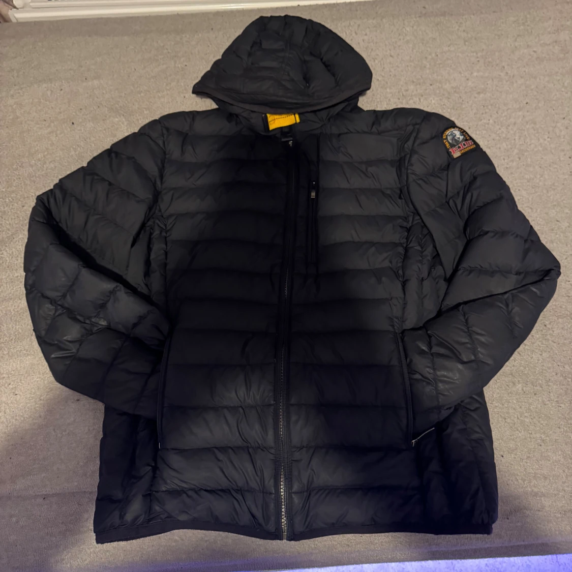 Svart dunjacka Parajumpers med huva