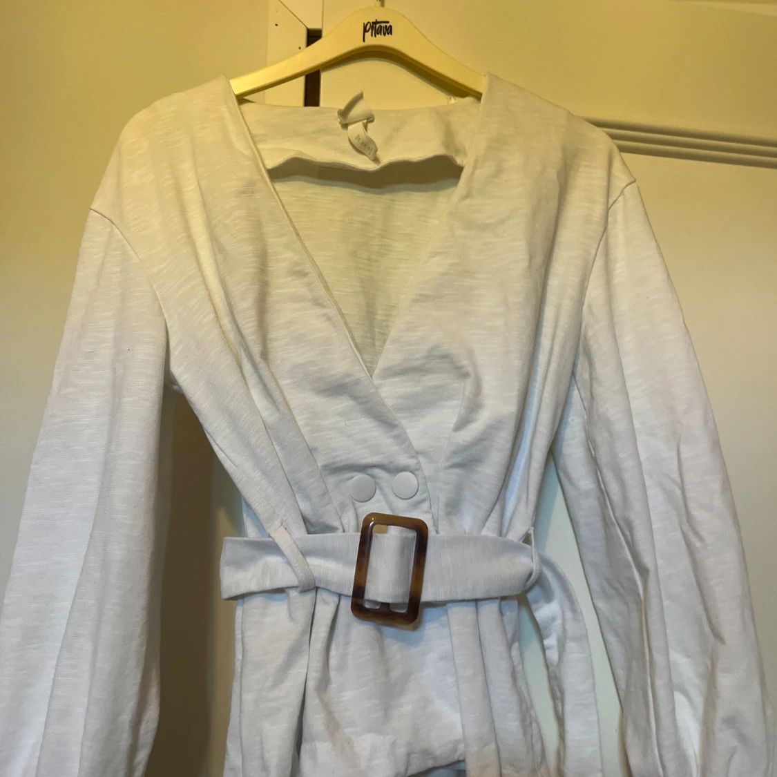 Vit omlott tröja med bälte - 1