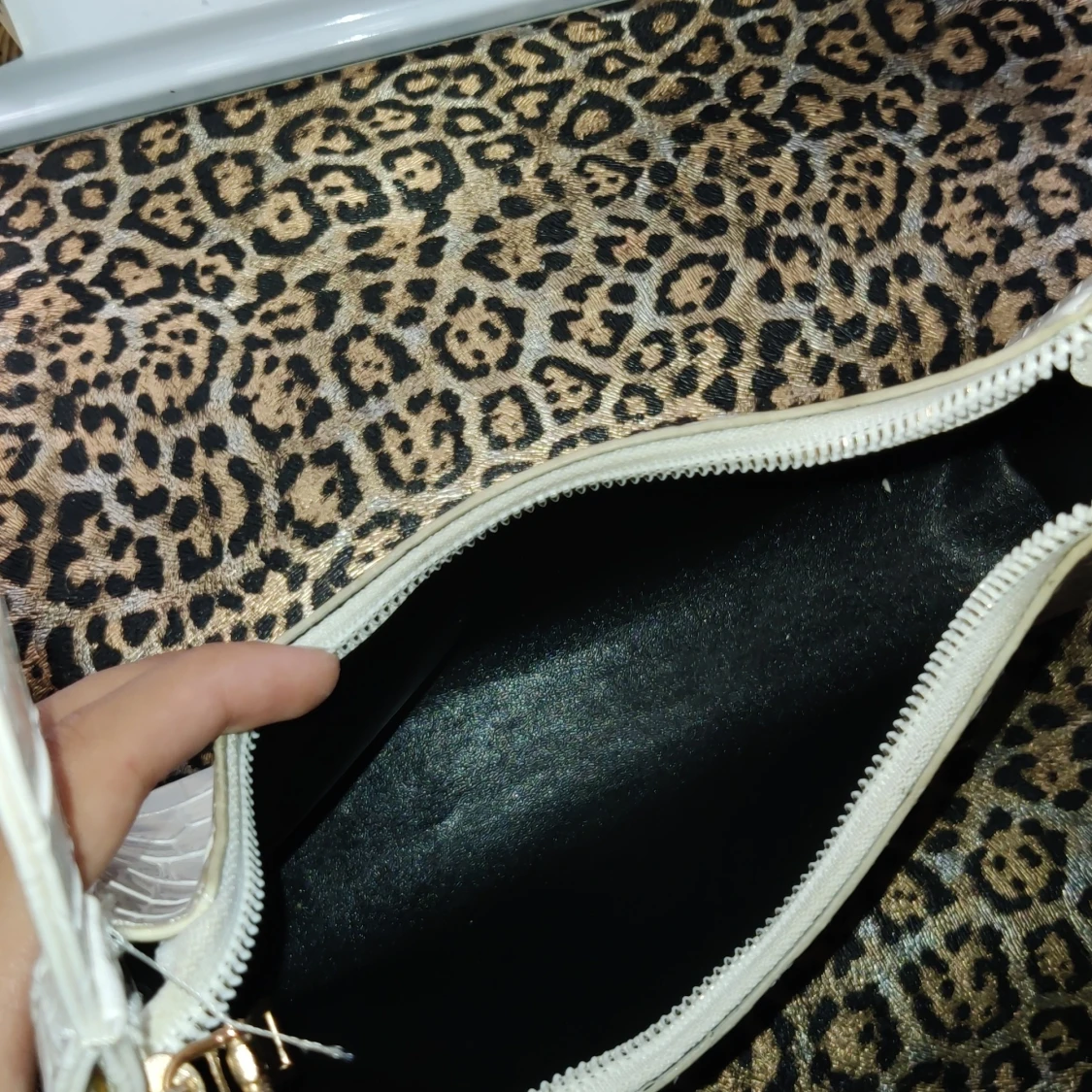 Vit hand/axelväska - 2