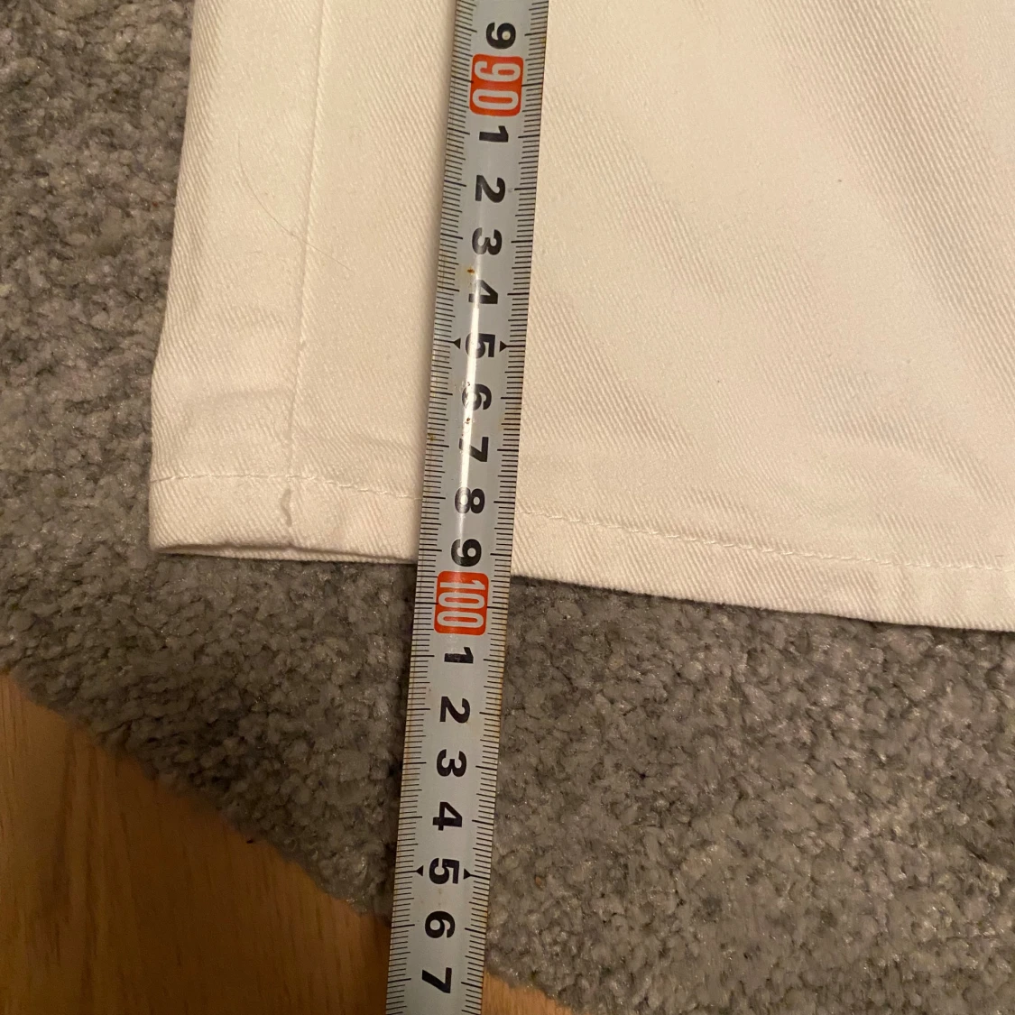 Vita raka jeansbyxor med dragkedja - 4