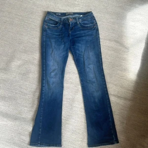 LTB jeans  - Snygga lågmidjade bootcut jeans från märket LTB. De är i storlek 28/32 och i modellen valerie. Perfekta nu till hösten och vintern, säljer pga att dem har blivit för små. 