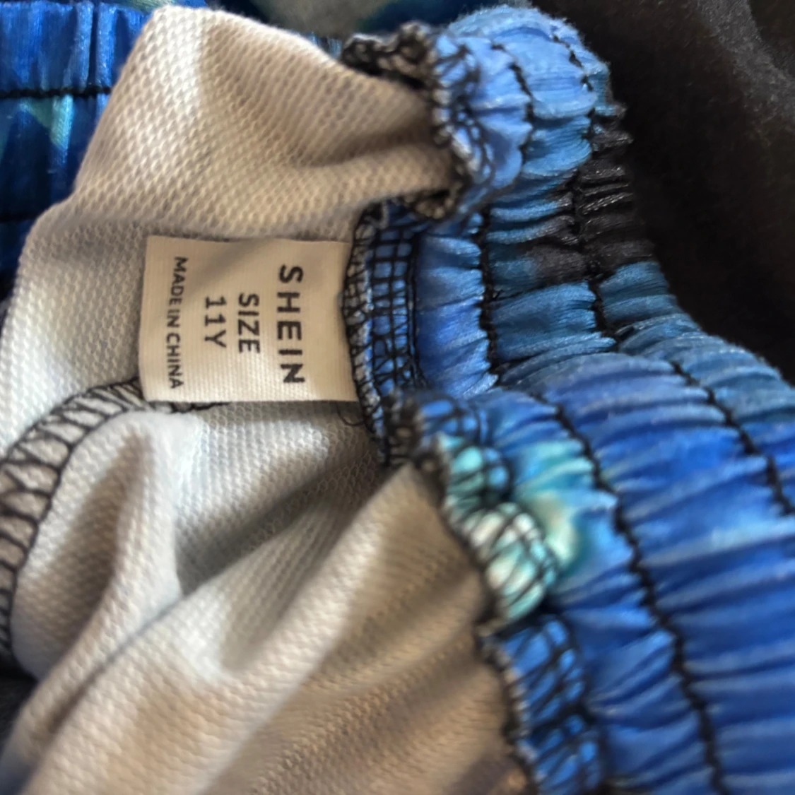 Blå hoodie med blixtmotiv från SHEIN - 3