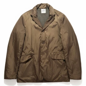 Aspesi kavaj jacka - Tjenare, jag säljer denna riktigt fina kavaj jackan från ASPESI. Storleken är large men hade sagt att den passar medium/large. Skicket hade jag värderat till 8,5/10, jackans nypris är 6000kr. Ifall du har några frågor eller funderingar skriv gärna👍