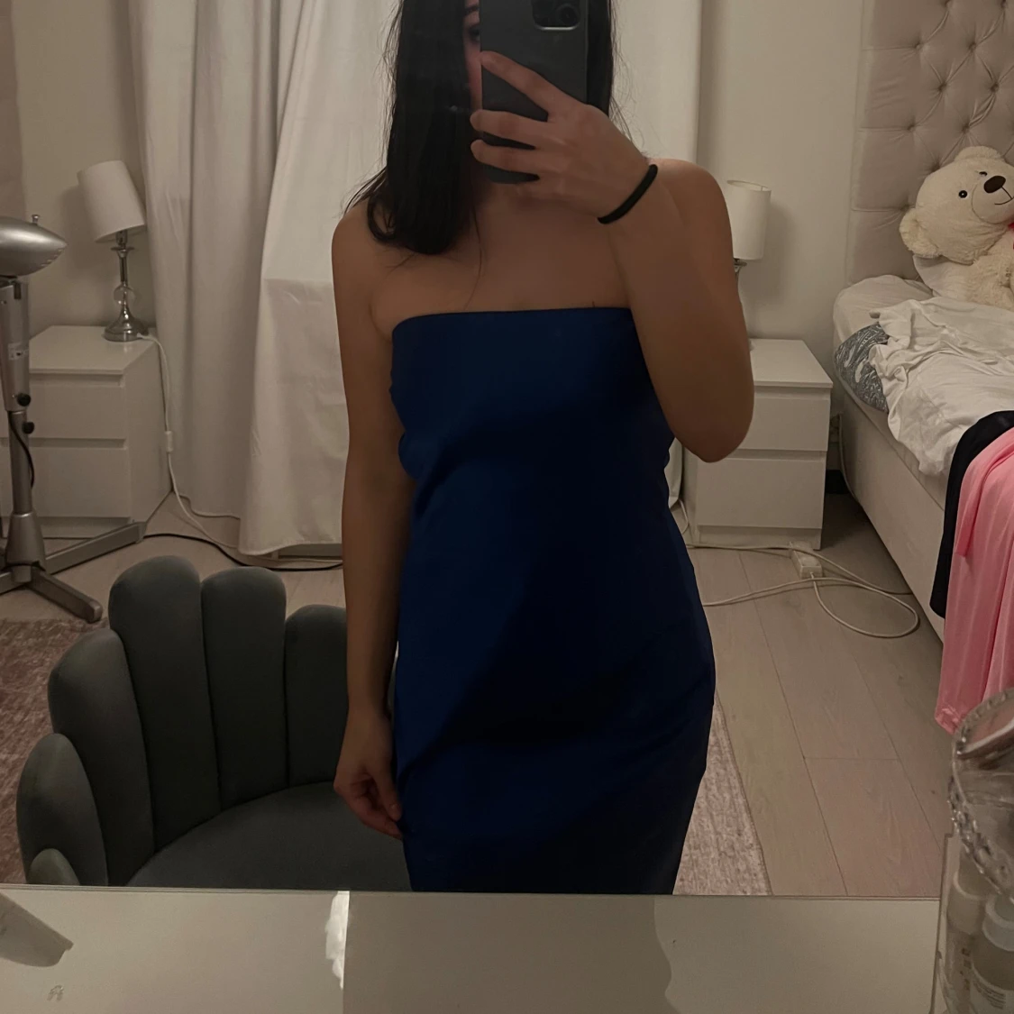 Marinblå axelbandslös långklänning