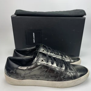 Saint Laurent skor(nya) - Hej! Säljer nu dessa svin snygga ysl skor. Skorna är i nytt skick! Begränsat antal boxar och dustbag. Hör av dig vid frågor 