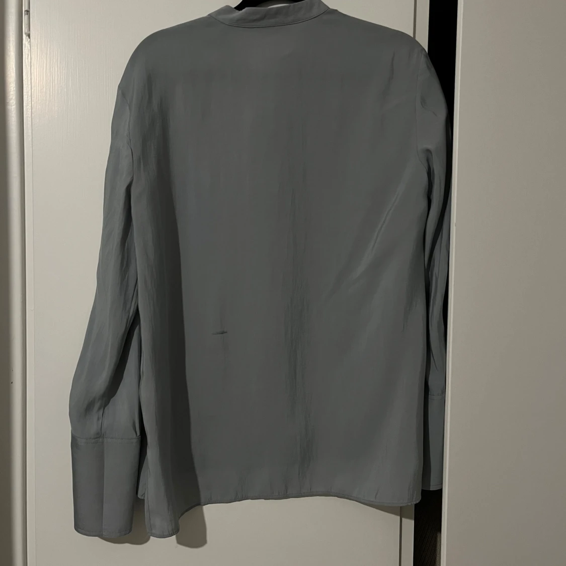 Ljusgrå skjorta från Zara XS - 2