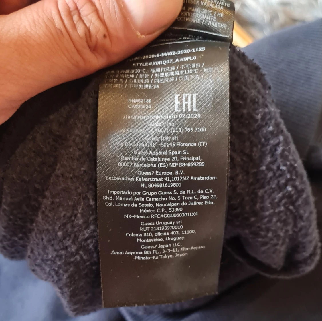 Mörkblå Guess sweater  - 3