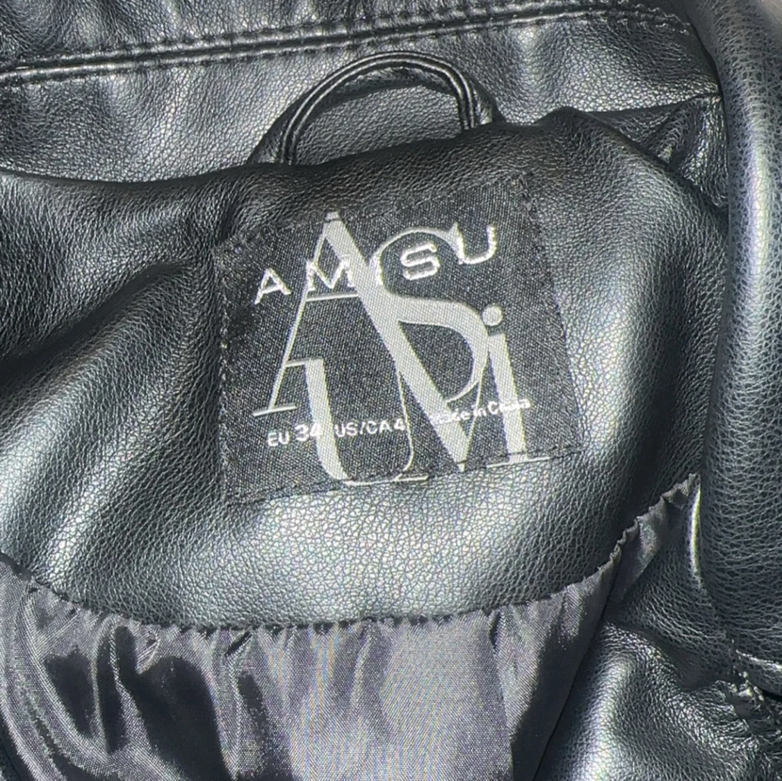 Svart croppad skinnjacka från Amisu  - 2