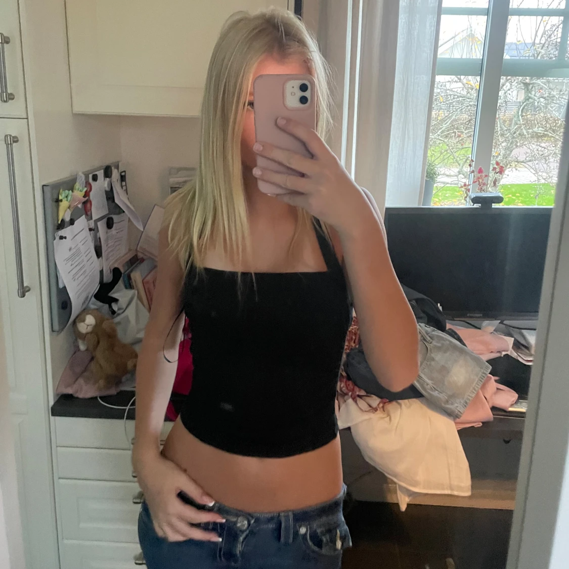 Svart croppad linnetopp med knyt