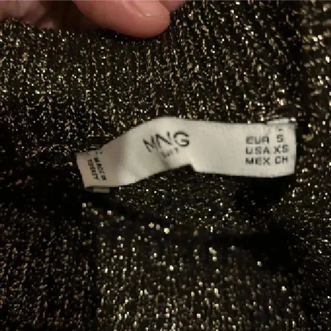 Glittrig one shoulder topp från MNG - 3