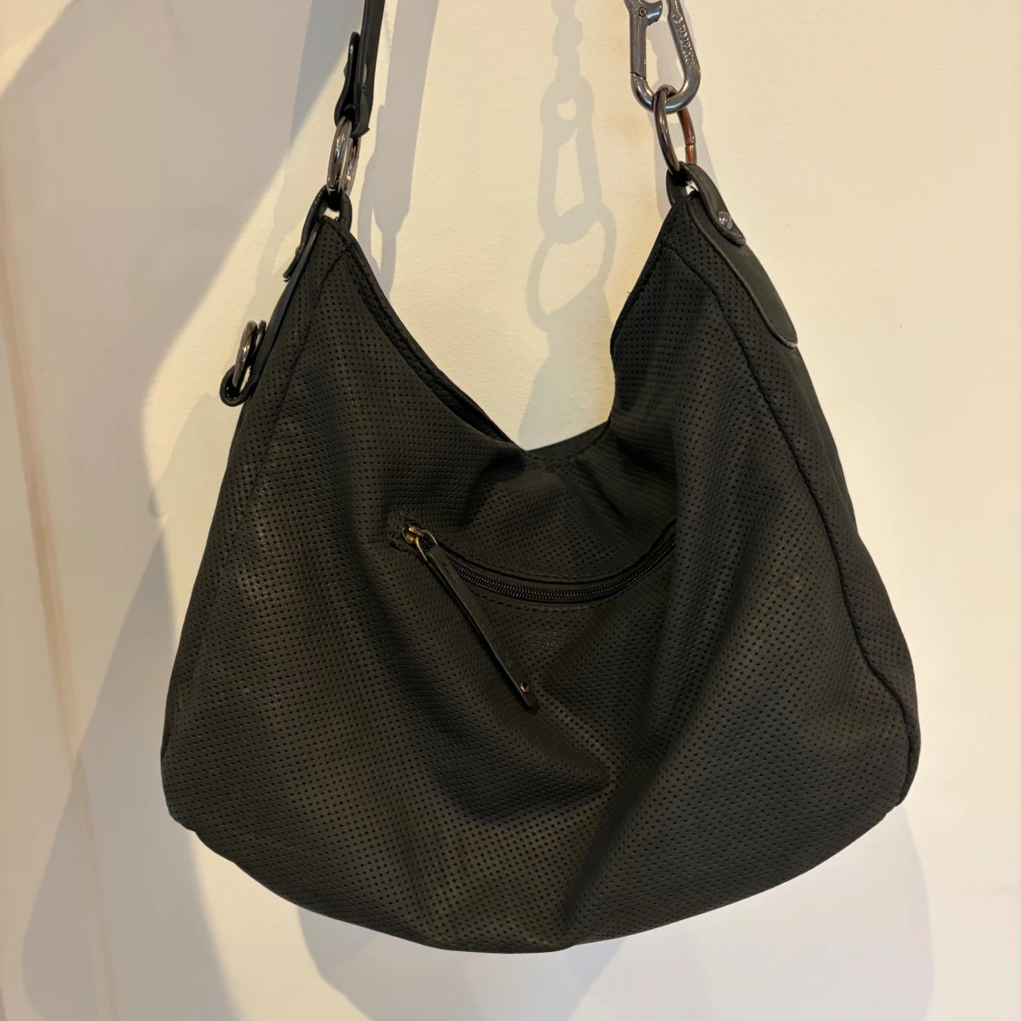 Svart axelväska från Suri Frey - 3