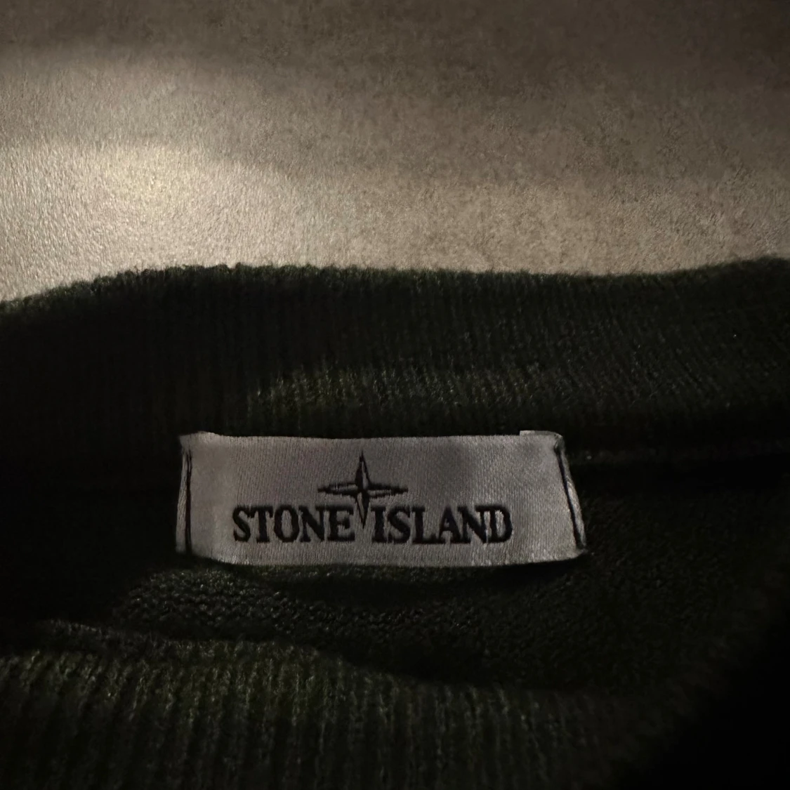 Mörkgrön stickad tröja Stone Island - 1