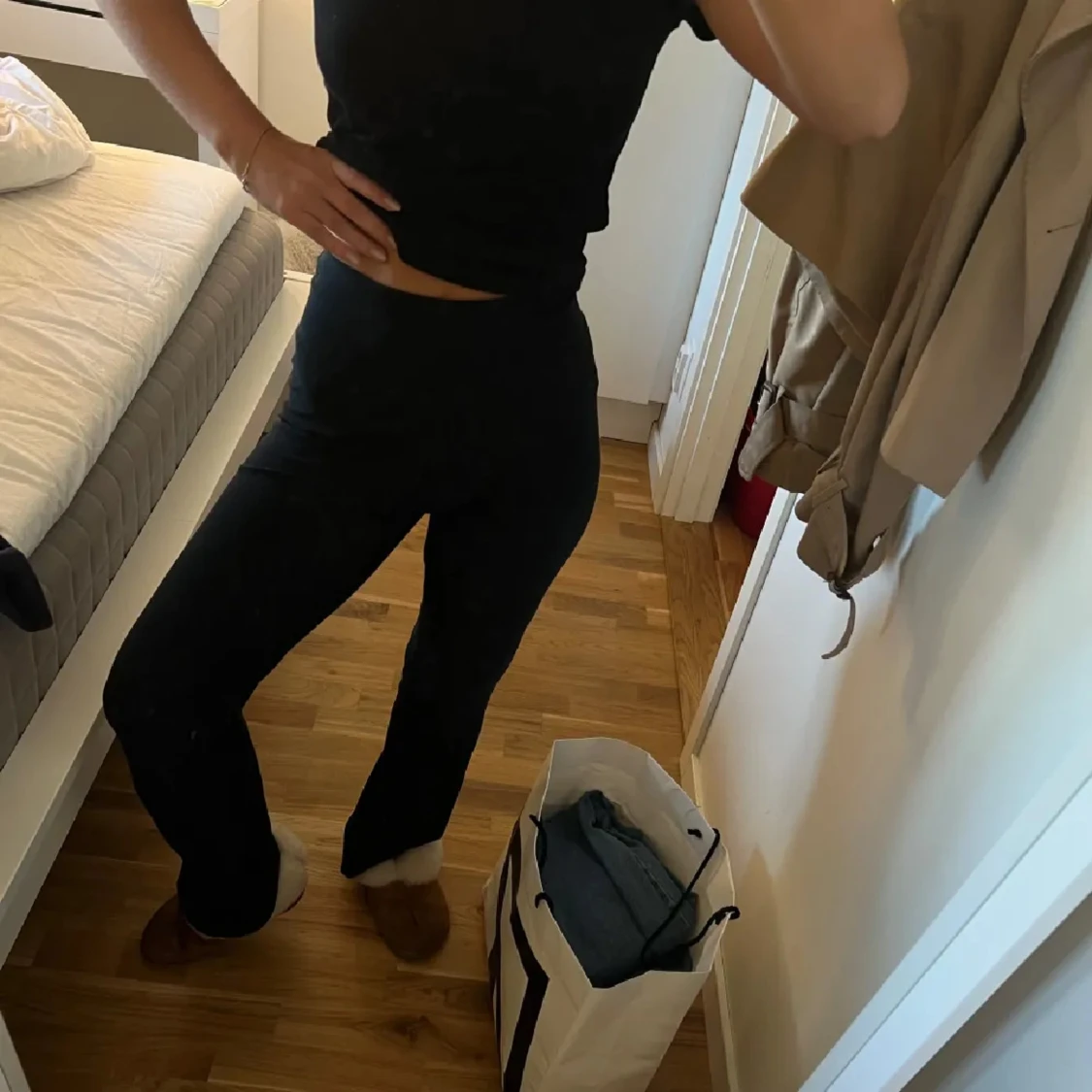Svarta bootcut yoga pants   - 1