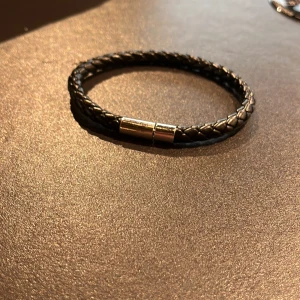 Köp ett riktigt fint och snyggt armband för bara 99kr - Har haft den i en dag men insåg efter några minuter att det var väldigt stort