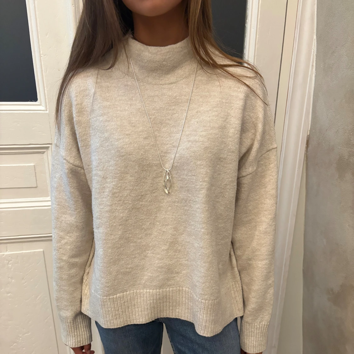 Beige stickad polotröja - 1